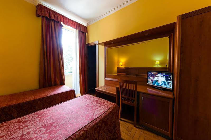 Hotel Lella 2*